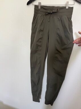 Lululemon jogger 4